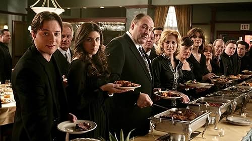 James Gandolfini, Edie Falco, Sharon Angela, Max Casella, Dan Grimaldi, Joe Perrino, Donna Pescow, Jamie-Lynn Sigler, Tony Sirico, and Michael Drayer in The Sopranos (1999)