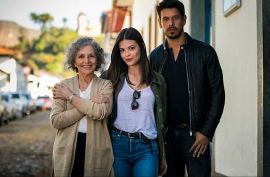 Irene Ravache, João Vicente de Castro, and Vitória Strada in Espelho da Vida (2018)