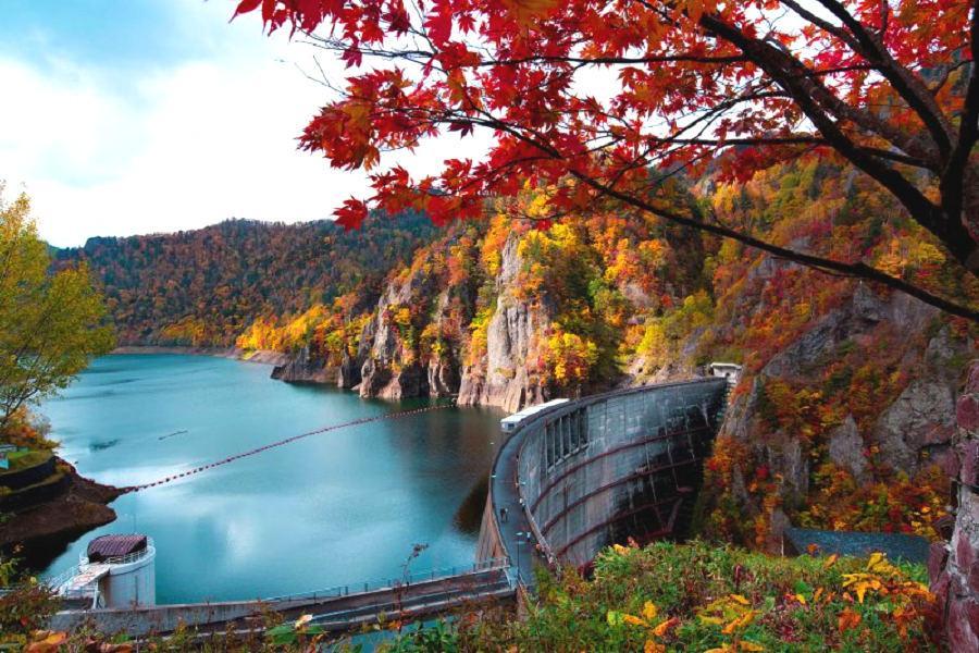 
                                                                                                        【典藏北海道】紅葉秋狩黑岳纜車、豐平峽、富良野夢幻青池、層雲峽溫泉五日
                                                                                                        