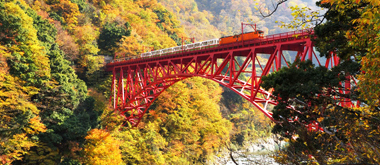 立山黑部秋楓 6 天～峽谷鐵道小火車、合掌村