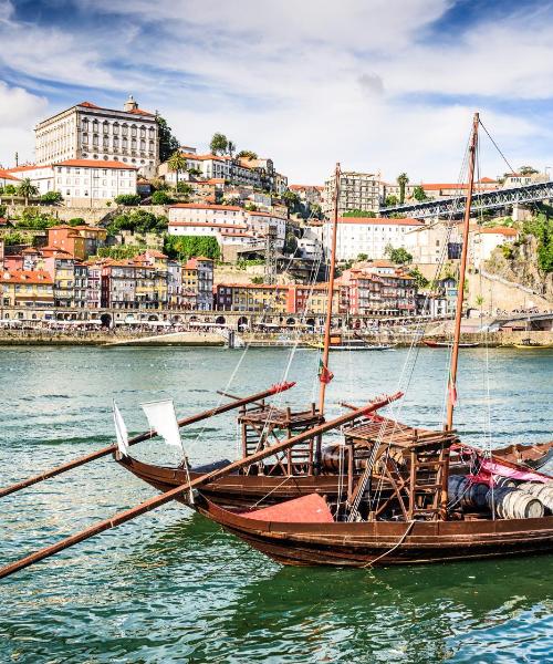 Uma linda vista de: Porto. Essa cidade é atendida pelo Aeroporto Francisco Sá Carneiro