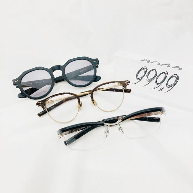 999.9是日本非常具有代表性的眼鏡品牌。
以舒適的佩戴感和耐久性而聞名。
阪急梅田眼鏡沙龍，高品質的999.9眼鏡多數到貨，歡迎前來咨詢體驗評鑒。