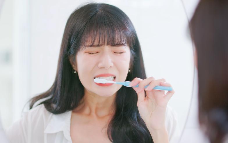【居家好EZ】牙刷多久要換？4狀況出現立刻換！平時注意3件事避免牙刷變黃