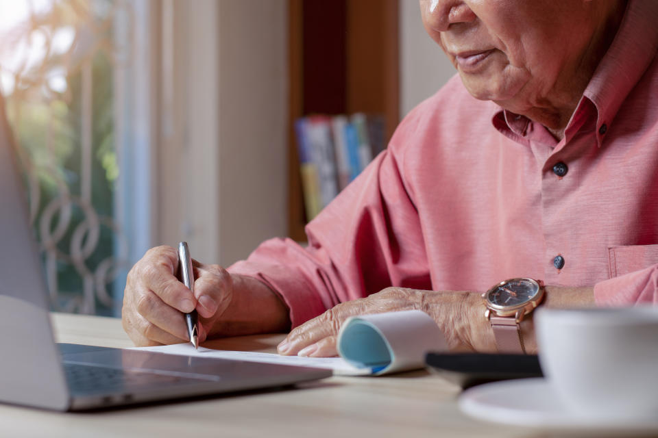 現在碰到的是長壽風險，退休理財不能只到65歲就停止。圖／Getty