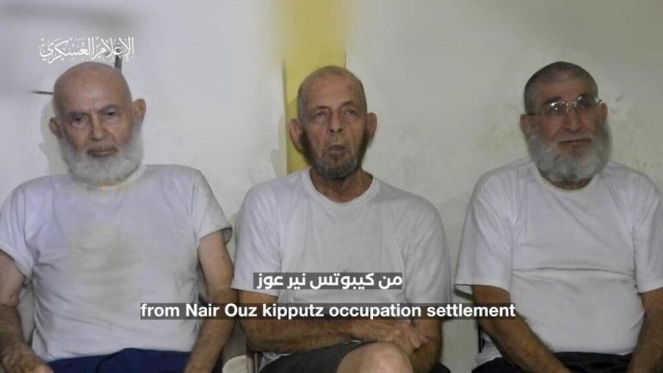 哈瑪斯去年釋出的影片中，就有其中三人生前的身影（左至右），分別是庫柏、佩里與梅茲格。（圖／翻攝自X @CIDI_nieuws）