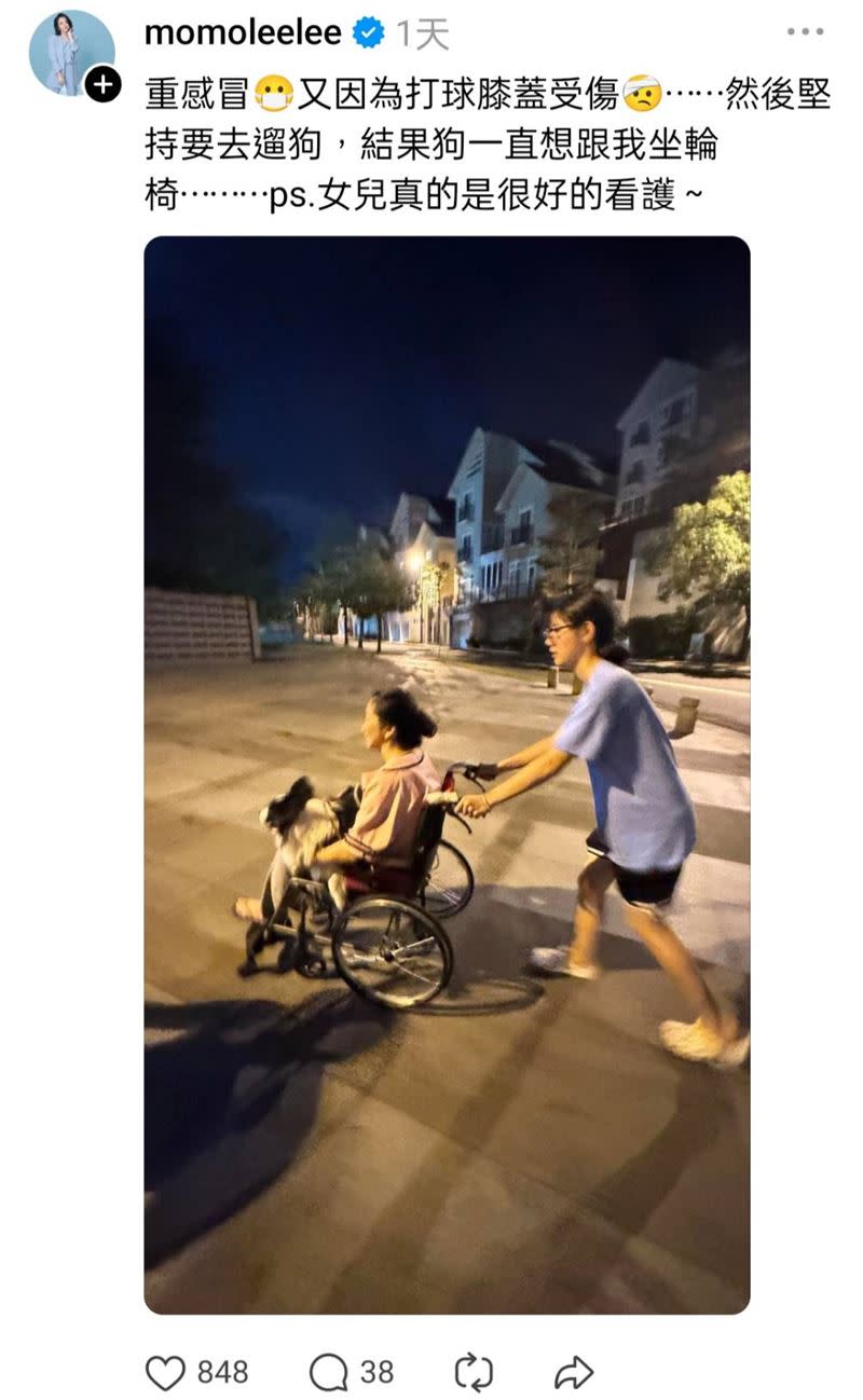 陶晶瑩突曬坐輪椅的照片。（圖／翻攝自 Threads／陶晶瑩）