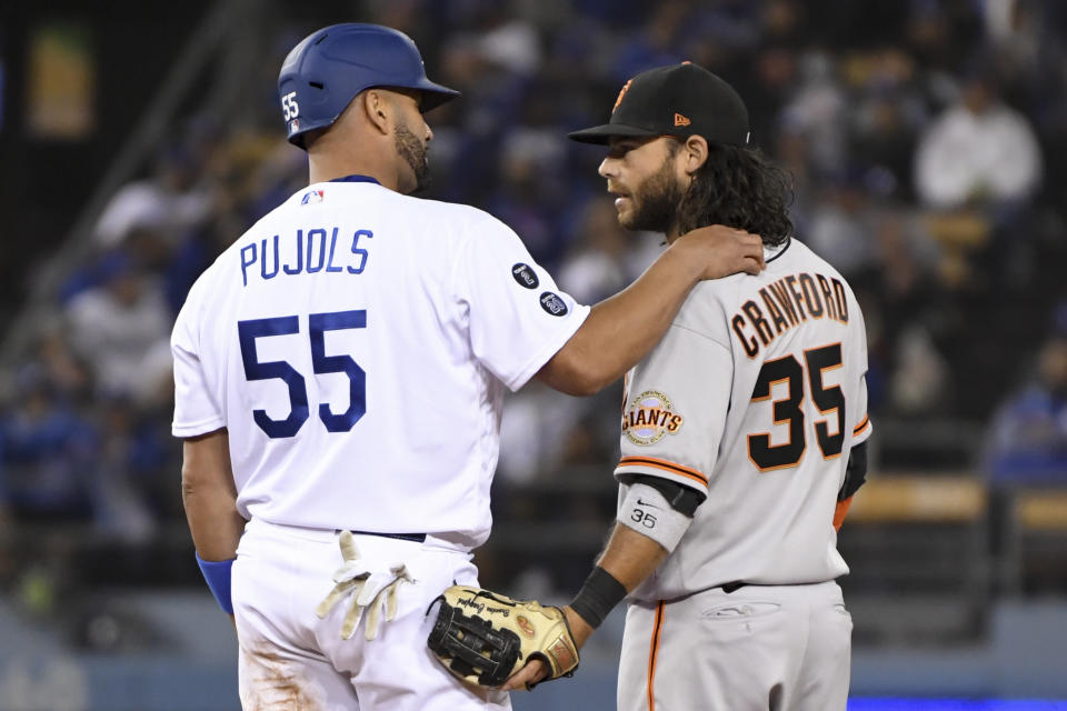 Albert Pujols與Brandon Crawford。（MLB Wally Skalij / Los Angeles Times via Getty Images）