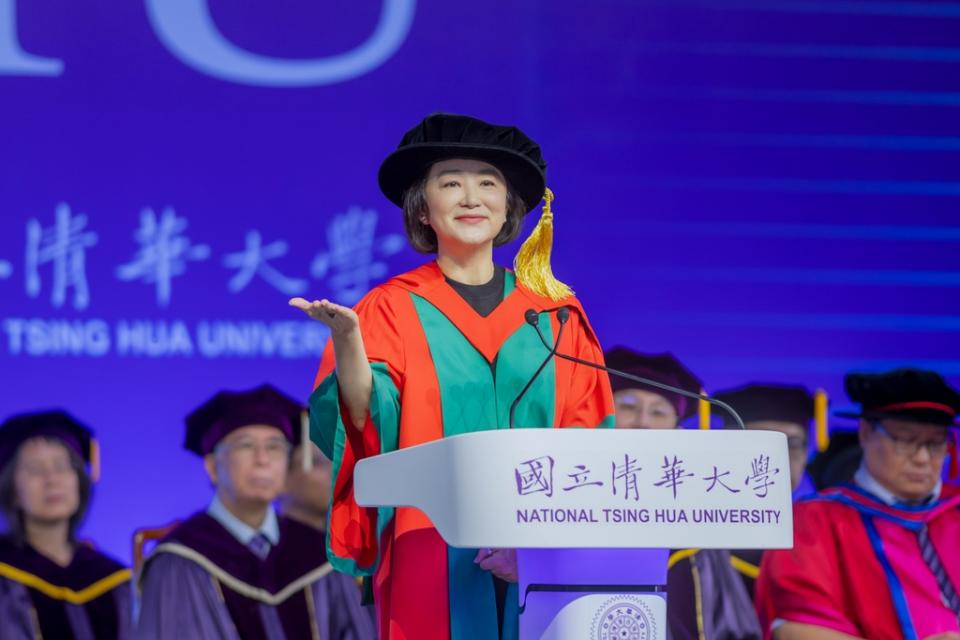 《圖說》「永遠的東方不敗」林青霞15日擔任清華大學畢業典禮致詞嘉賓，分享她的成長及快樂的感悟。（圖／國立清華大學提供）