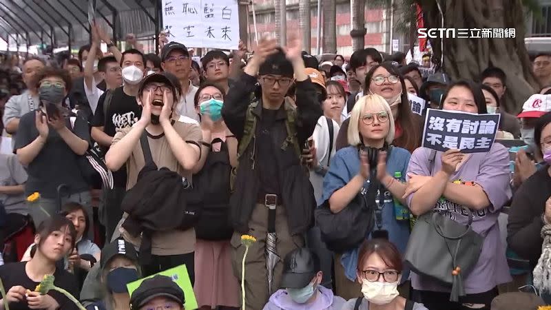 民間團體發動「我藐視國會」全台串聯，其中包括再次聚集在立法院外抗議。（圖／資料照）