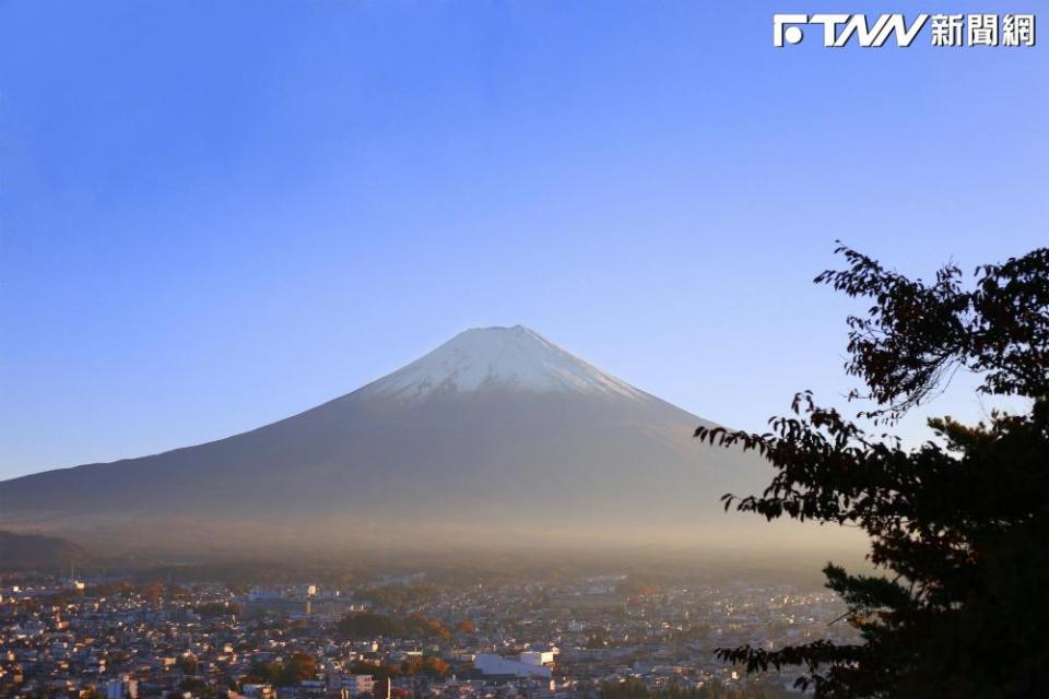 日本東京國立市的二丁目一條「富士見大道」，可以遠眺富士山，但該美景自去年底被一棟10樓新建住宅遮住，引發不少民眾反對。（示意圖／Pexels）