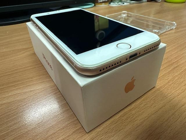 (降價)外觀新 iPhone8 plus iPhone 8 plus 64G 金 5.5吋 外觀和功能都非常良好