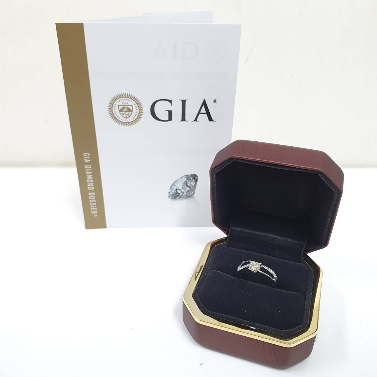 送禮禮物禮品 全新品 GIA鑽石女戒 主石 50分 8心8箭 750K金鑽石戒台 配鑽約0.15 大眾當舖 編號7022