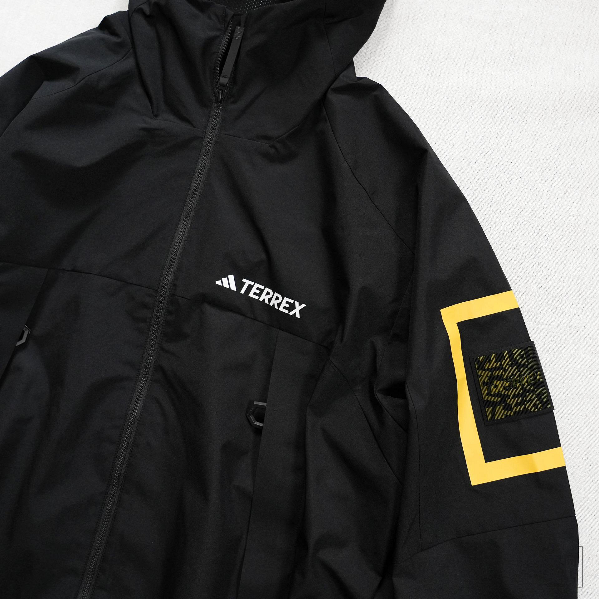 貳柒商店) ADIDAS NATGEO 男款 國家地理 聯名 GORE-TEX 黑色 防水 防風 外套 IS9508