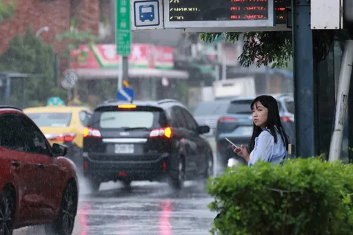 2縣市豪大雨！週末全台雨襲　