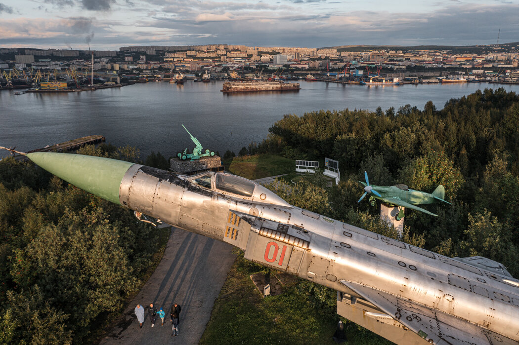 俄羅斯摩爾曼斯克，一個有噴氣式戰鬥機的戰爭紀念公園。