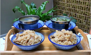 高雄｜米院子油飯：可愛文青油飯專賣店 ！大推麻油拌炒，米香Q彈的鴨肉油飯