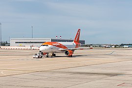 OE-LQO, Paris-Charles de Gaulle Airport, Roissy (SIAE2153).jpg