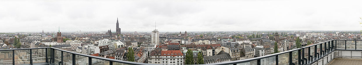 Français : Vue sur Strasbourg depuis la tour ESCA en 2014