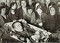 Yesenin in coffin (1925).
