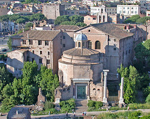 Tempio di Romolo (figlio di Massenzio) al Foro 1 (in origine vestibolo di ingresso al Foro della Pace)
