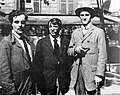 Modigliani (izq.) Picasso (centro) y André Salmon ante el Café de la Rotonde, París (1916) Modigliani (left) Picasso (center) and André Salmon in front of the Café de la Rotonde, Paris 1916