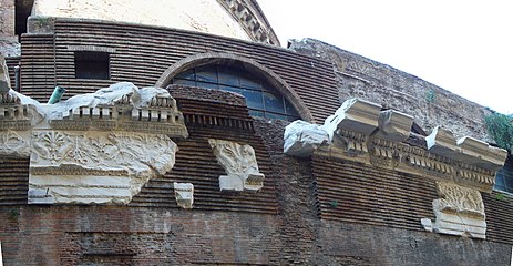 Basilica di Nettuno al Pantheon, fregio