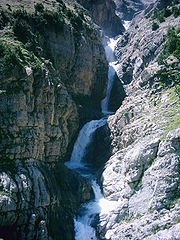 Climbing to Monte Perdido, waterfalls