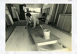 Park Seo-Bo working on a piece of his Ecriture at his Hapjeong-dong studio in 1977.jpg