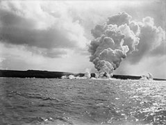 Volcano eruption Mt Matavanu - Savai'i - 1905 - photo by Thomas Andrew.jpg