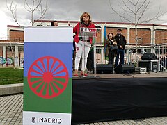 El río de Madrid acoge la Ceremonia del Pueblo Gitano 07.jpg