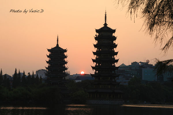 【桂林自由行】桂林夜生活 ☞ 兩江四湖看夕陽 & 正陽步行街吃美食