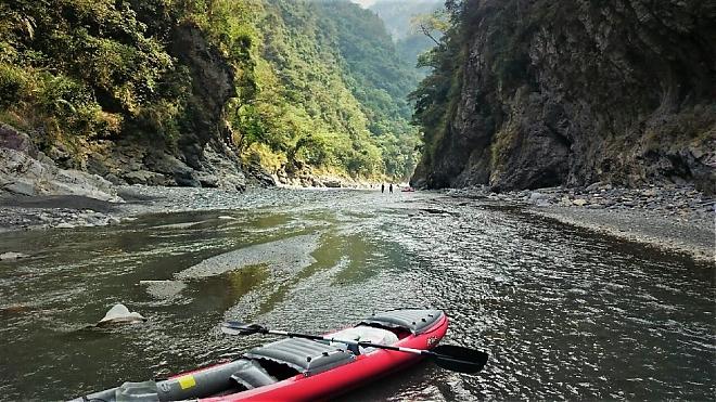 南投巴庫拉斯峽谷獨木舟體驗｜急流探險．深入秘境