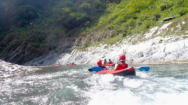 南投巴庫拉斯峽谷獨木舟體驗｜急流探險．深入秘境