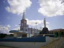 Olho D'Água da Bica met de Katholieke kerk Nossa Senhora da Saúde in Tabuleiro do Norte