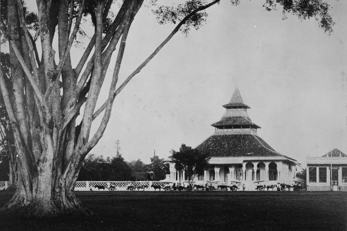 Caringin, Alun-alun, jeung Masjid Agung Bandung