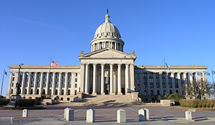 Í hesum húsinum í býnum Oklahoma City heldur ríkisstjórnin í Oklahoma til.