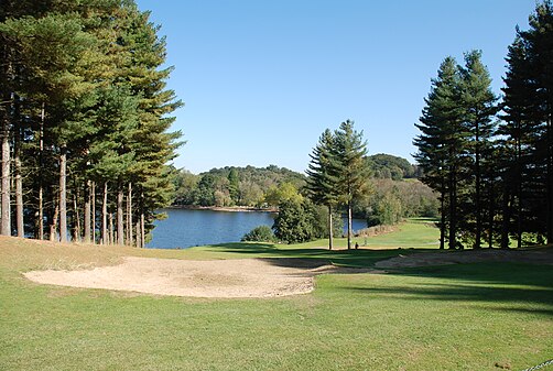 Lac de Lourdes et terrain de golf.