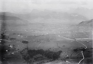 Willerzell (noch ohne Sihlsee), historisches Luftbild von 1924, aufgenommen aus 900 Metern Höhe von Walter Mittelholzer