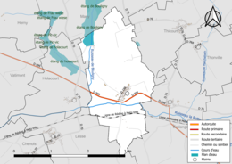 Carte en couleur présentant le réseau hydrographique de la commune