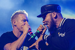 Diplo ja Walshy Fire Flow Festareilla vuonna 2015