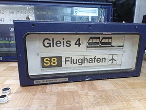 Fallblattanzeiger vom Bahnhof Leuchtenbergring, Gleis 4