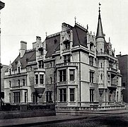 William K. Vanderbilt residence, Petit Chateau, 1878-82, Manhattan, by Richard Morris Hunt.[6]​