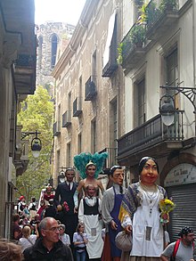 Gegants davant la casa Barnola.jpg