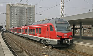 … Stadler Flirt 3 mit crashoptimiertem Kopfmodul