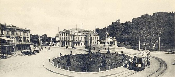 Общий вид Царской площади. 1911 год.
