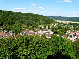 Vignory-Bourg dans son vallon.jpg