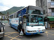 水里駅前に停車中の員林客運の連絡バス