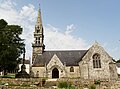 Ossuaire, calvaire et église Notre-Dame de Saint-Yvi.