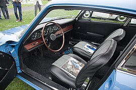 Intérieur et tableau de bord d'un prototype de Porsche 901 (1963).