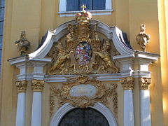 Escudo de armas del elector Franz Georg en Basílica de San Paulino en Tréveris